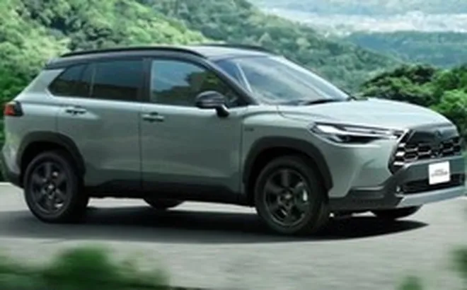 Toyota Corolla Cross bổ sung bản mới, có camera nhìn xuyên gầm