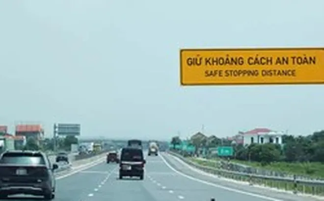 Bổ sung biển báo khoảng cách trên 7 tuyến cao tốc, chốt hạn 31/10