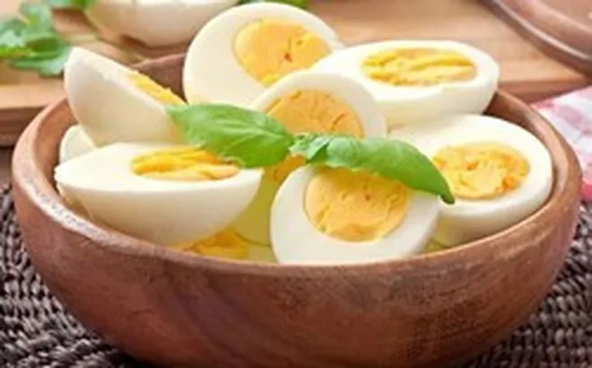 Ăn trứng gà luộc mỗi sáng suốt 1 năm, người phụ nữ 63 tuổi bất ngờ khi đi khám