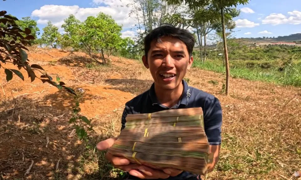 Sang Vlog công bố tiền thưởng Tết cho các thành viên trong team gây bất ngờ lớn