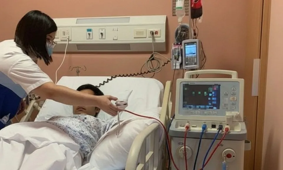 Người đàn ông sống lành mạnh lại suy thận nặng, bác sĩ cảnh báo: 1 việc âm thầm hại thận, nhiều người vẫn tưởng tốt