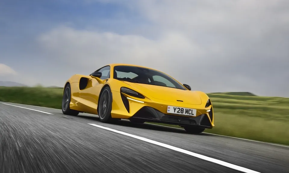 McLaren TP. Hồ Chí Minh hiện nhận đặt hàng phiên bản giới hạn Artura Spider MCL39 Championship, với số lượng sản xuất giới hạn 10 chiếc trên toàn cầu